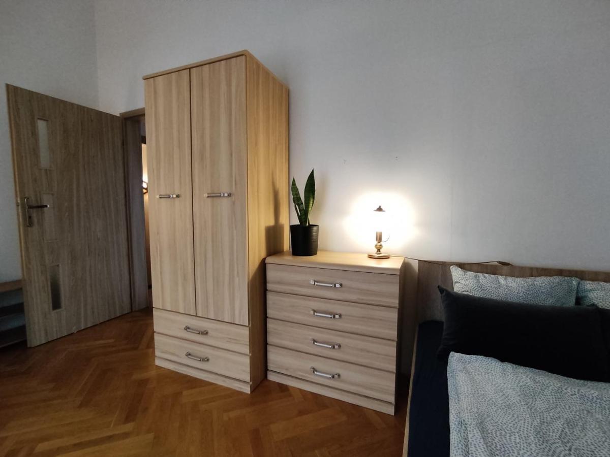Classic Apartament Metro Kabaty Warsaw Exterior photo
