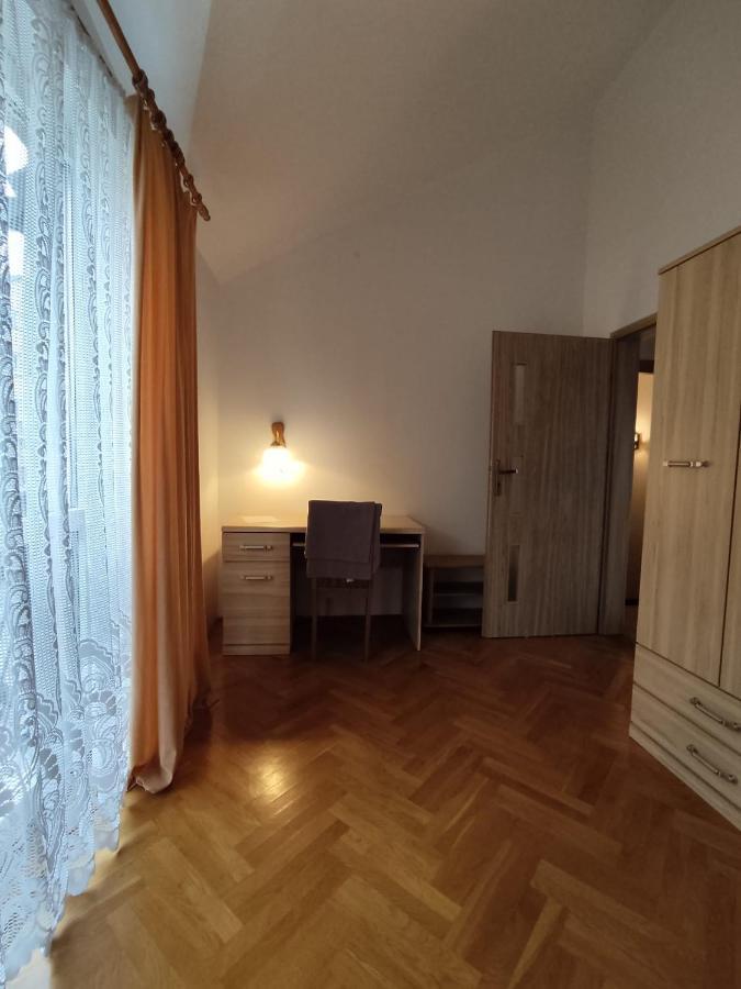 Classic Apartament Metro Kabaty Warsaw Exterior photo