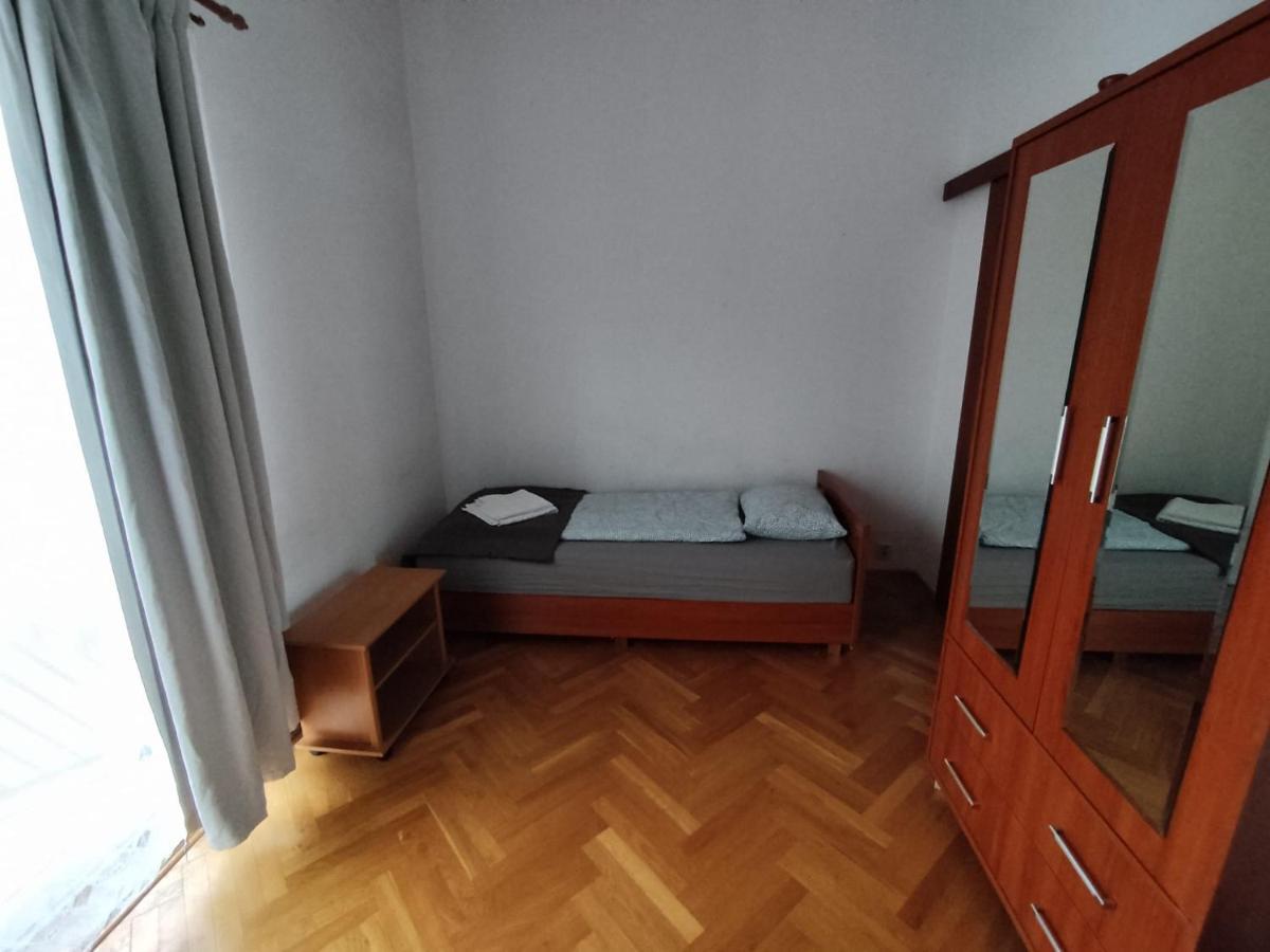 Classic Apartament Metro Kabaty Warsaw Exterior photo